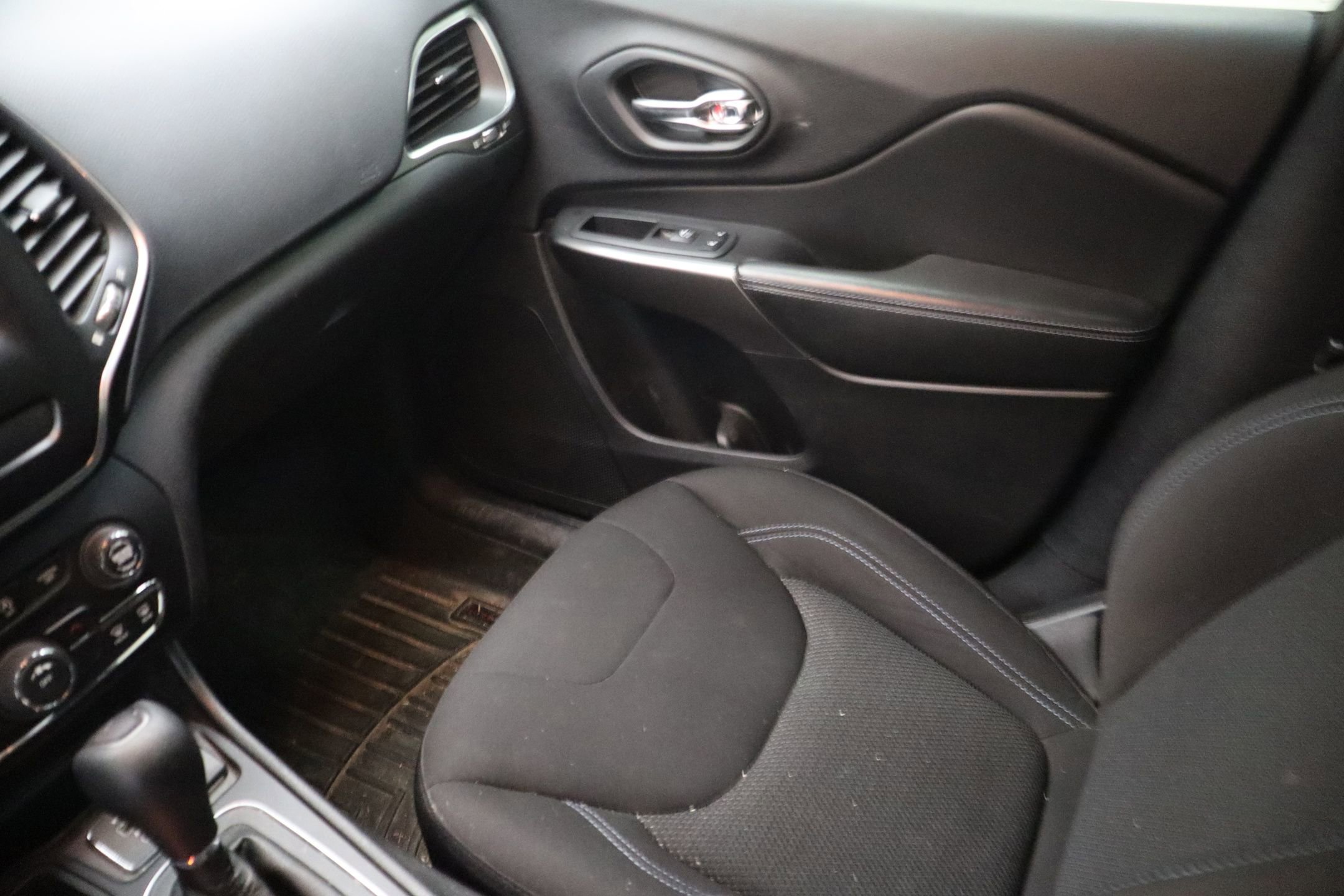 Used 2020 Jeep Cherokee Latitude image 25