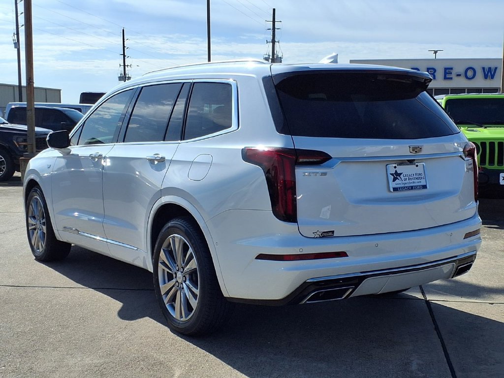 Used 2024 Cadillac XT6 Premium Luxury w/ Technology Package FWD image 4