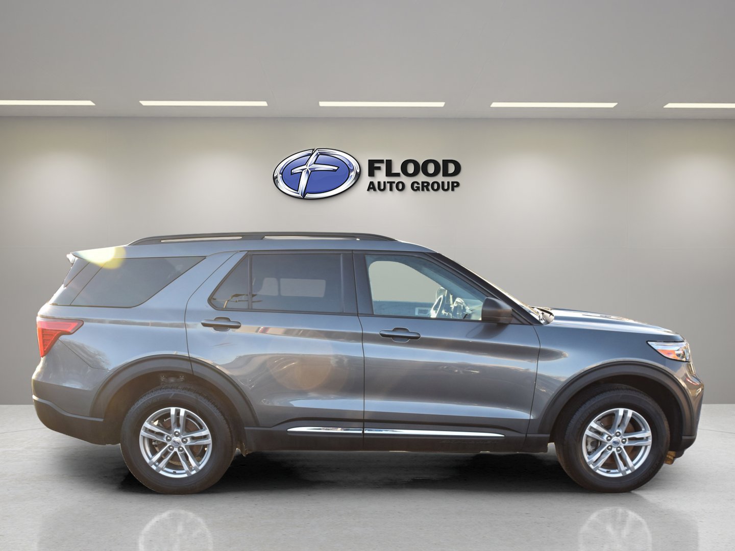 Certified 2023 Ford Explorer XLT image 3