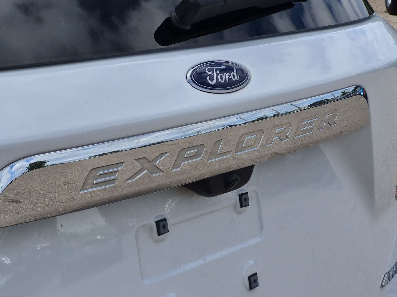 Certified 2024 Ford Explorer King Ranch w/ Technology Package AWD/4WD image 13
