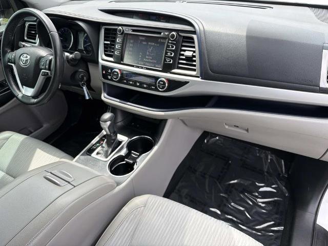 Used 2019 Toyota Highlander Plus FWD image 25