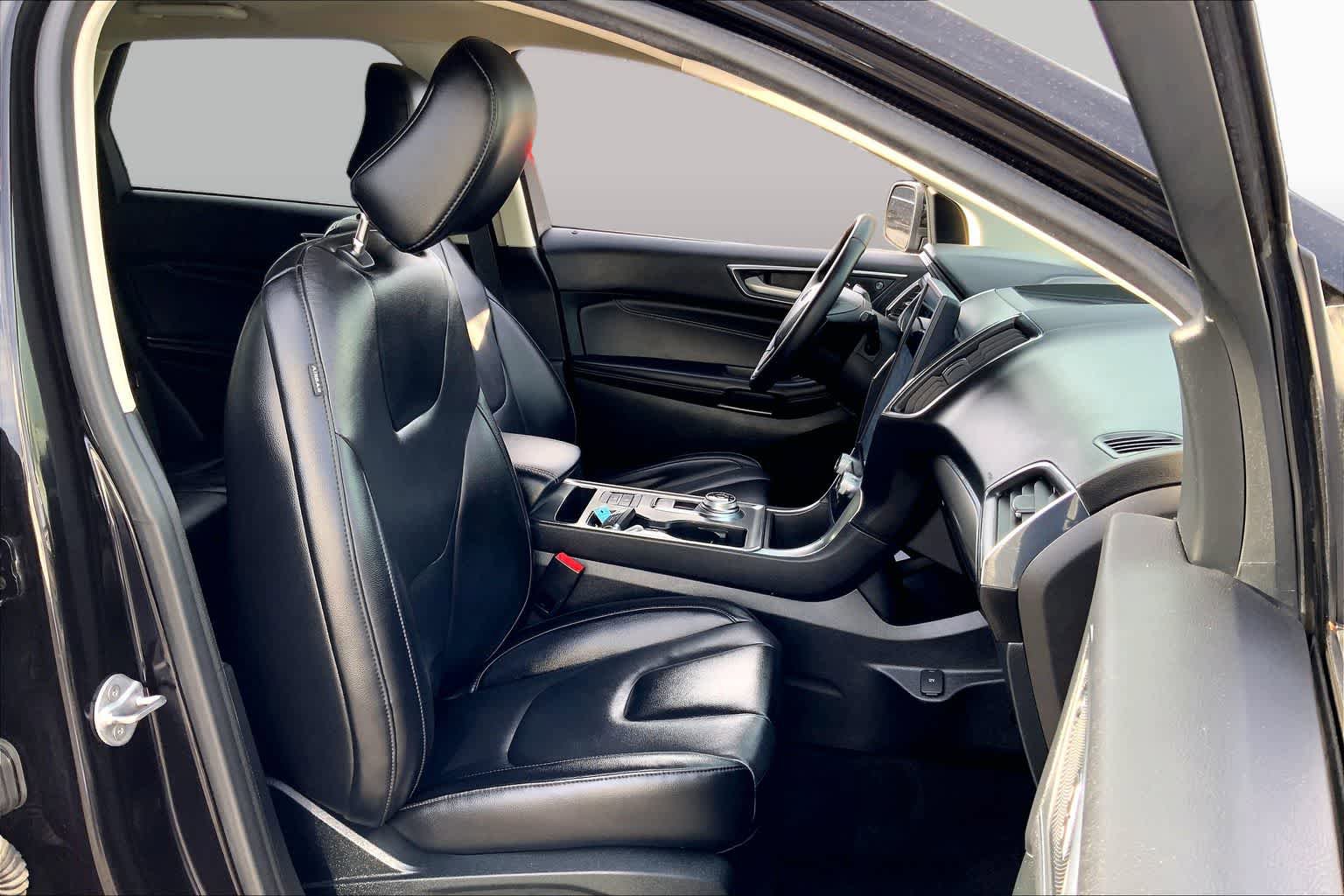 Certified 2022 Ford Edge Titanium AWD/4WD image 9