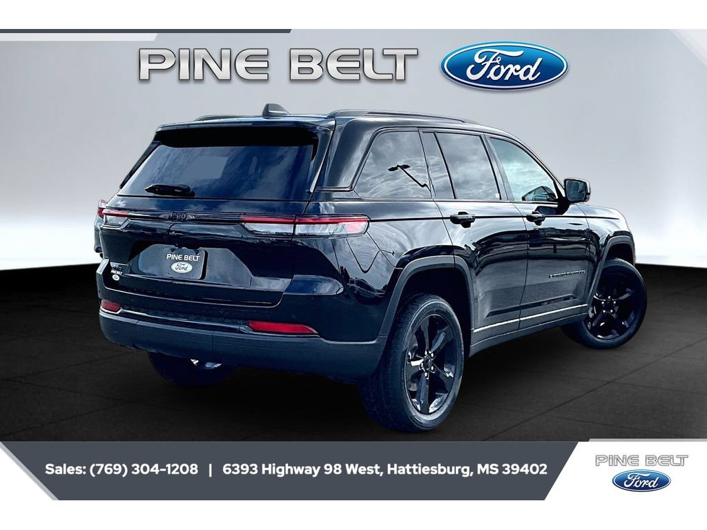 Used 2022 Jeep Grand Cherokee Altitude AWD/4WD image 6