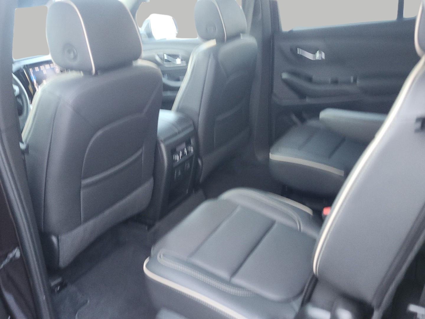 Used 2023 Chevrolet Traverse Premier AWD/4WD image 17