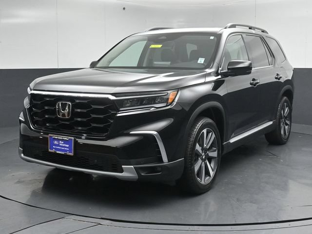 Used 2025 Honda Pilot Touring image 3