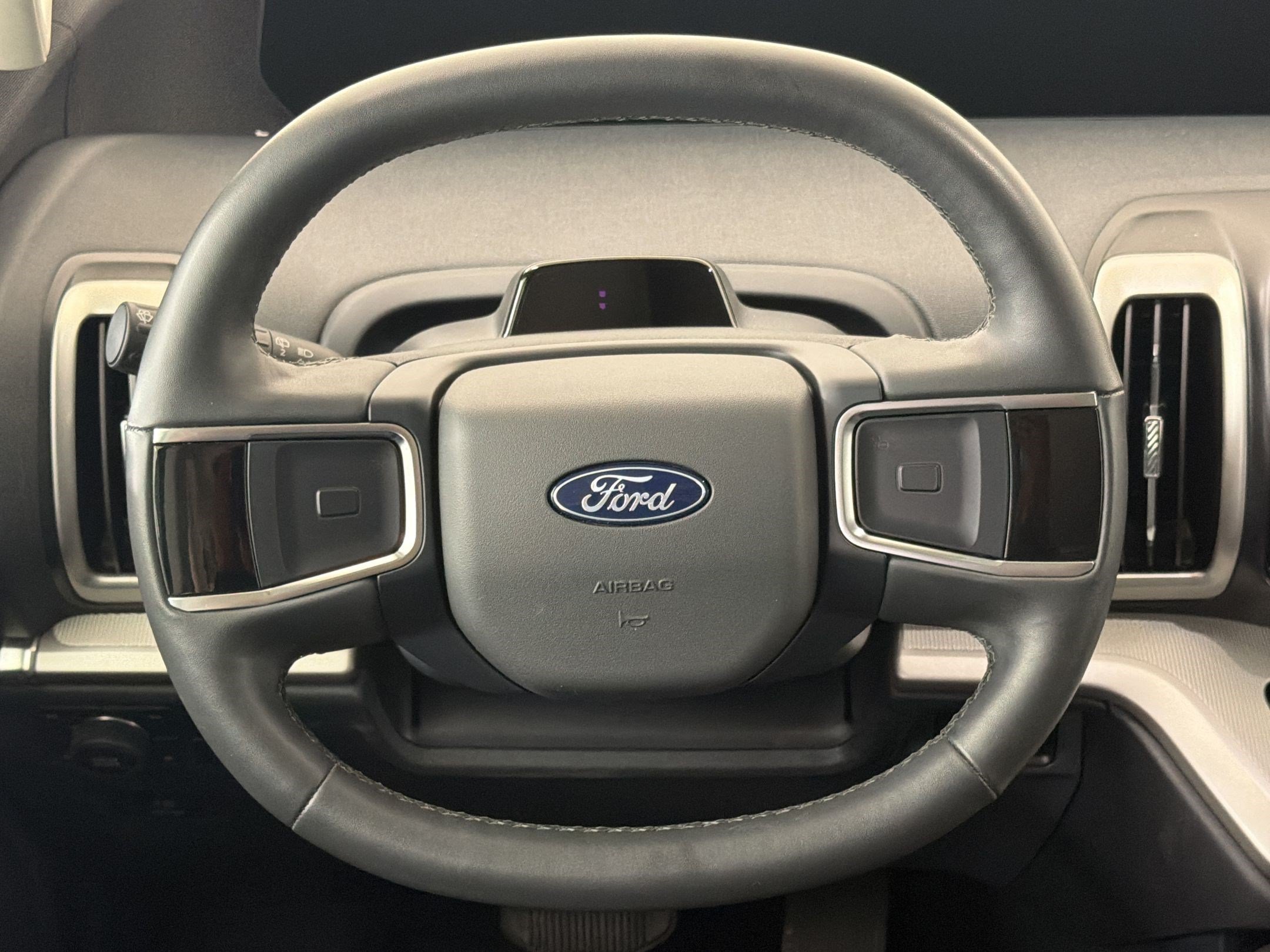Certified 2025 Ford Expedition Active AWD/4WD image 11