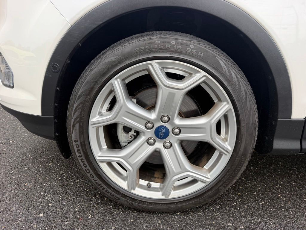 Certified 2019 Ford Escape Titanium AWD/4WD image 9