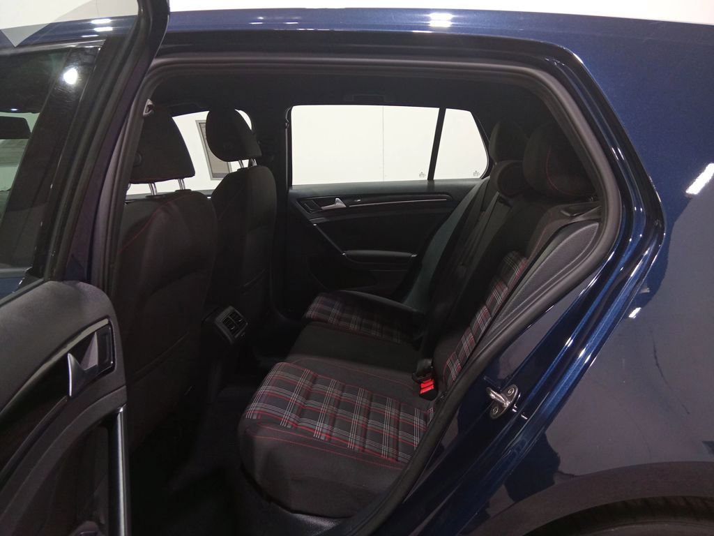 Used 2017 Volkswagen Golf S image 14