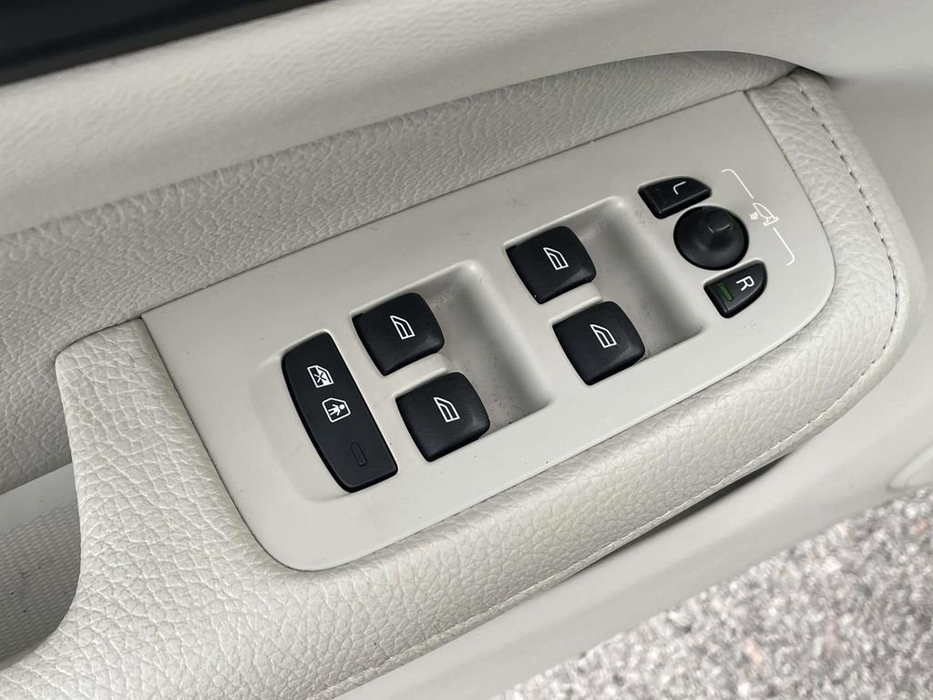 Used 2021 Volvo S60 T5 Momentum w/ Advanced Package image 16