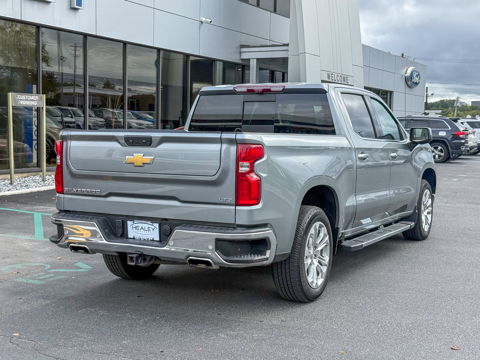 Used 2023 Chevrolet Silverado 1500 LTZ w/ Technology Package AWD/4WD image 7