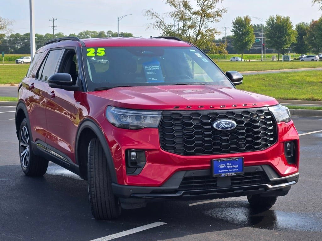 Certified 2025 Ford Explorer ST-Line AWD/4WD image 4
