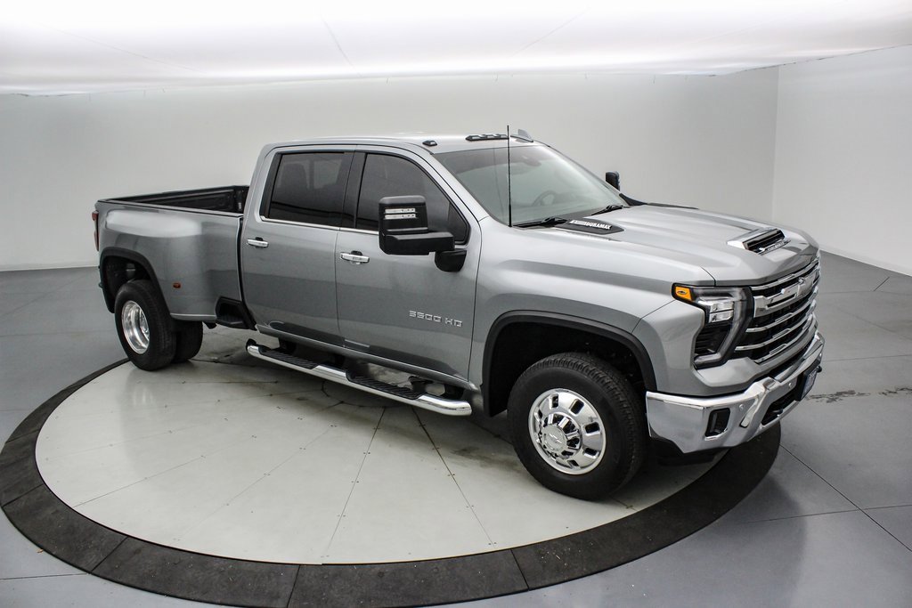 Used 2025 Chevrolet Silverado 3500 LTZ w/ LTZ Plus Package image 2