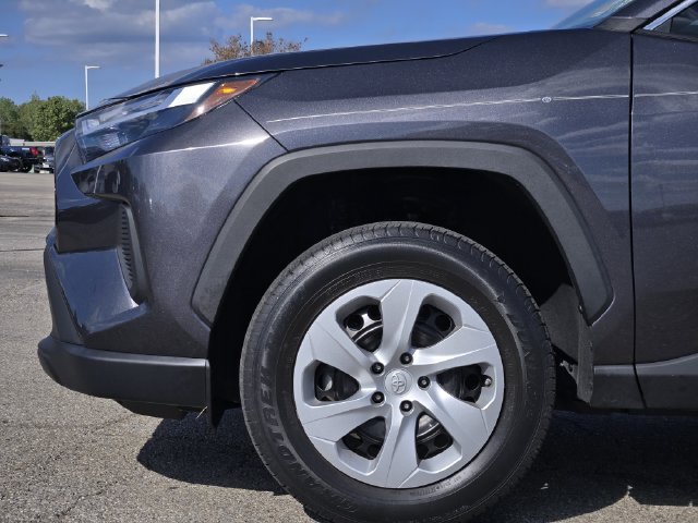 Used 2024 Toyota RAV4 LE FWD image 9