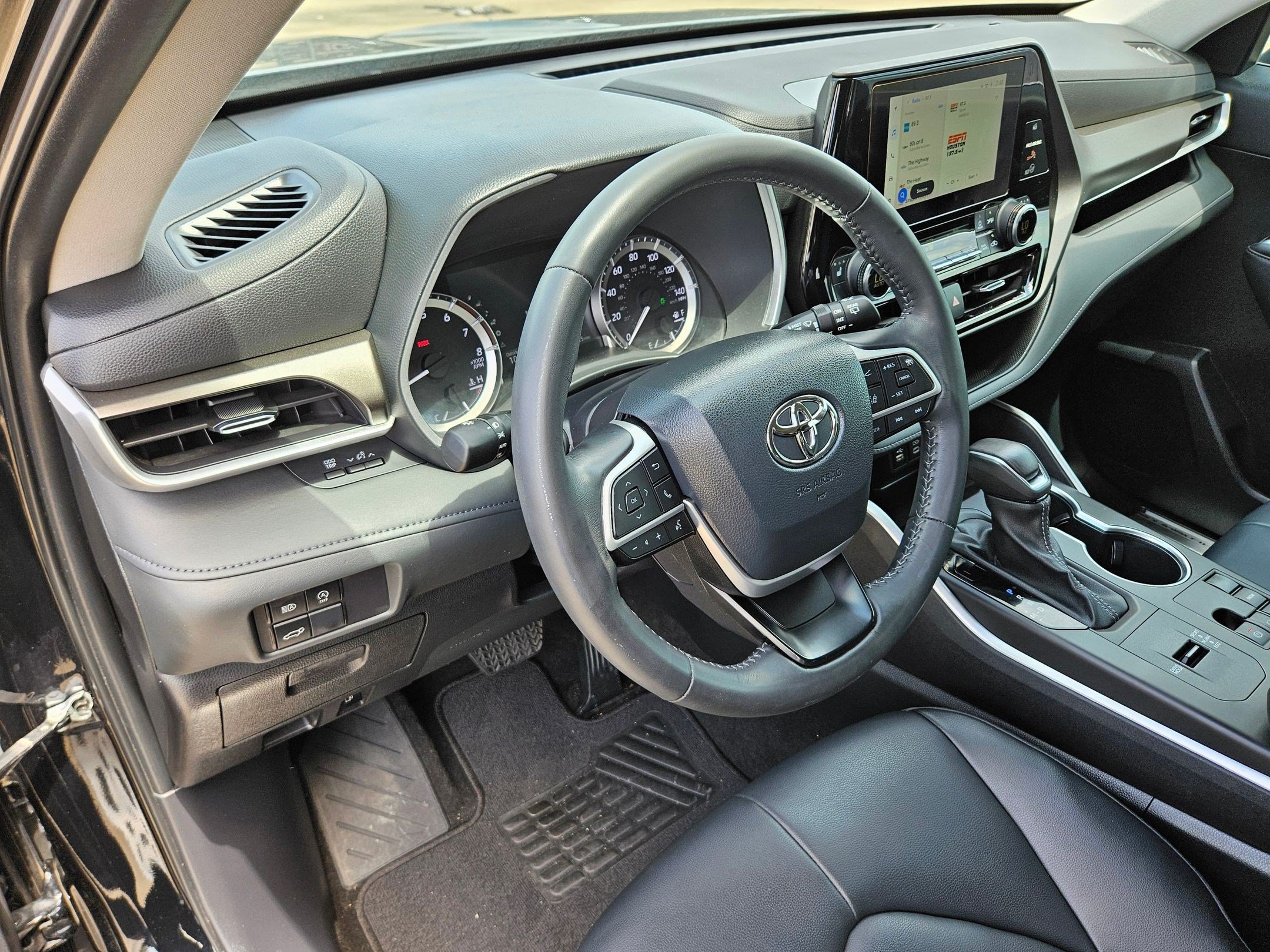 Used 2023 Toyota Highlander XLE FWD image 15