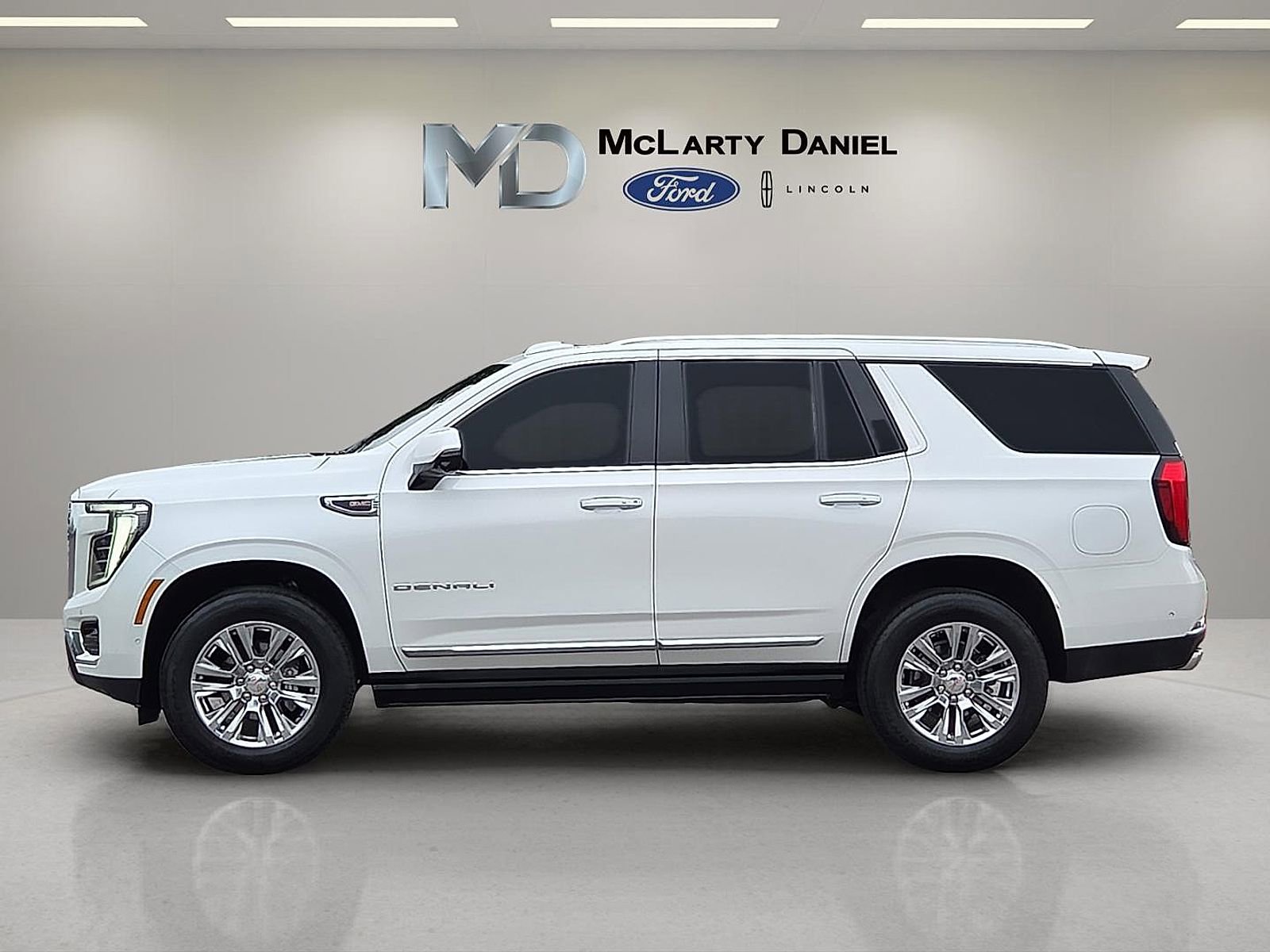 Used 2025 GMC Yukon Denali w/ Sun & Power Step Package AWD/4WD image 3