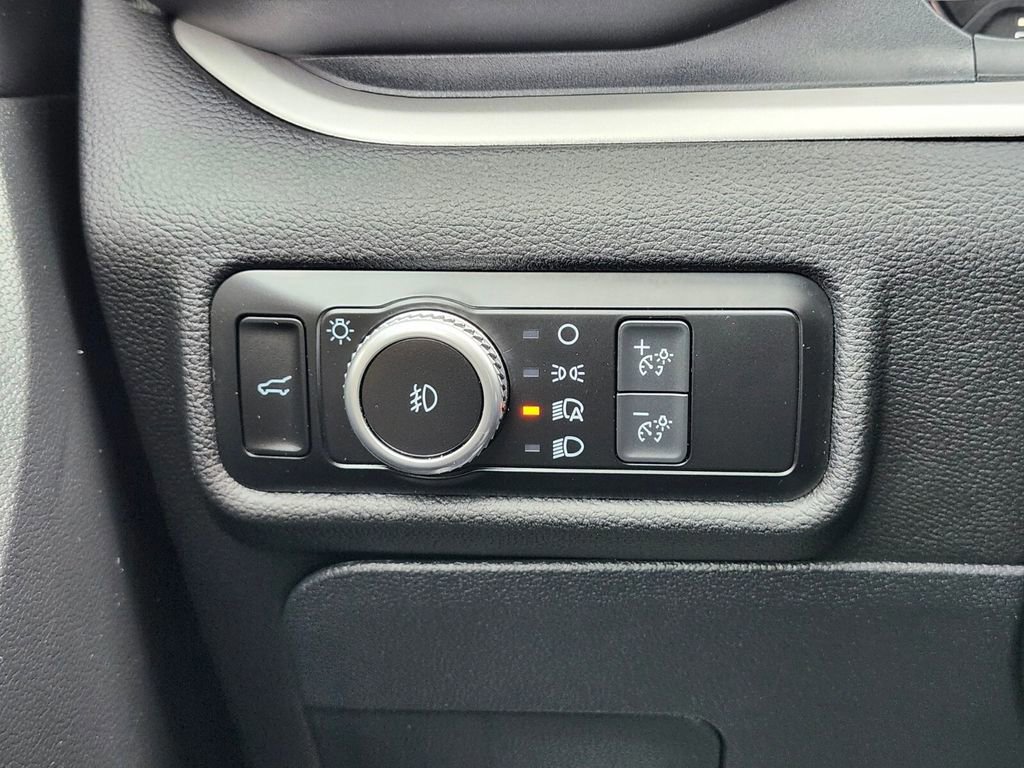 Certified 2022 Ford Explorer XLT w/ Equipment Group 202A image 25