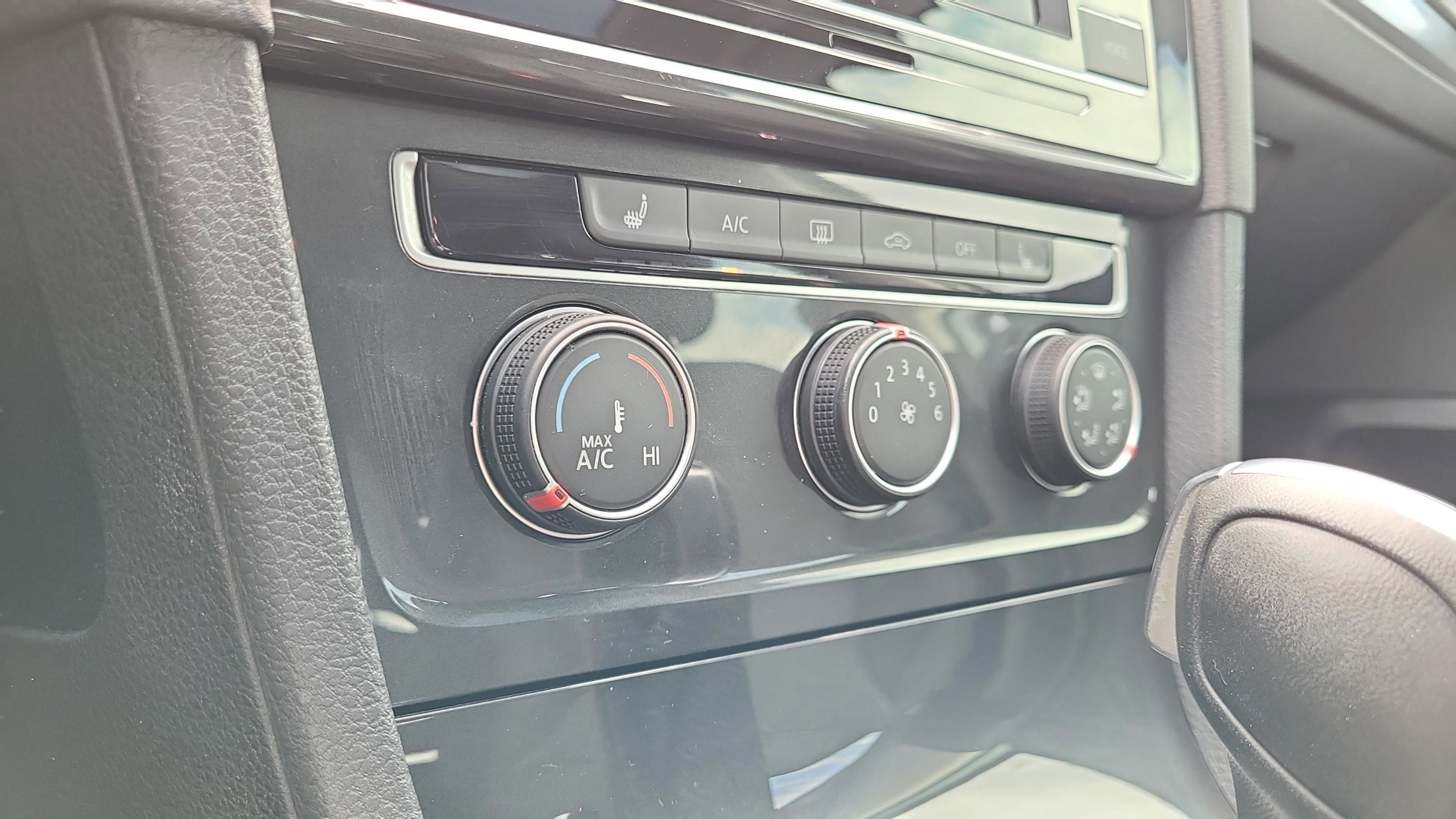 Used 2021 Volkswagen Golf 4-Door image 21