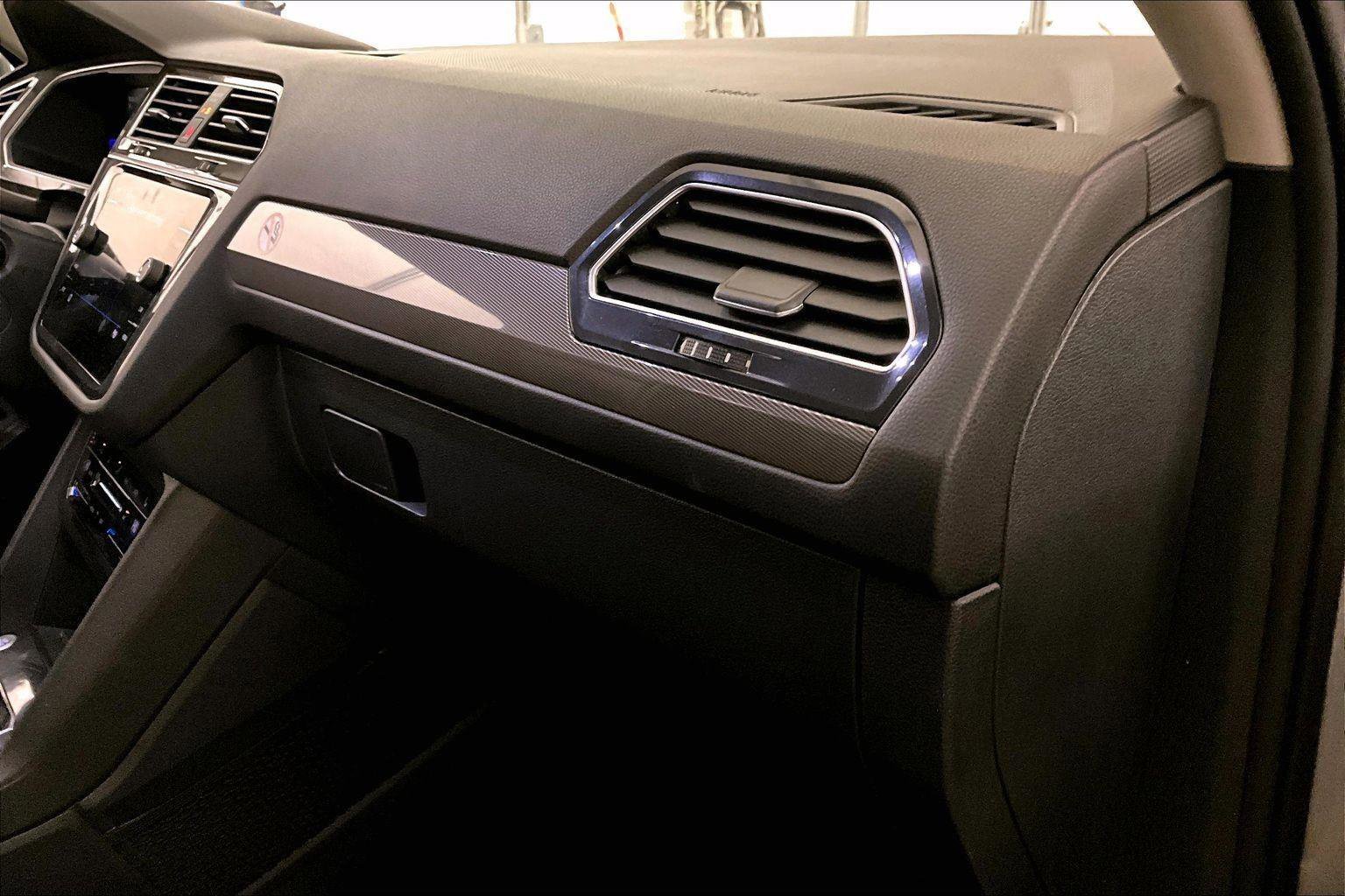 Used 2024 Volkswagen Tiguan SE image 15