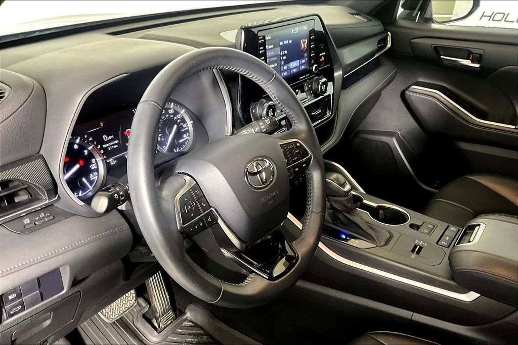 Used 2021 Toyota Highlander XSE FWD image 10