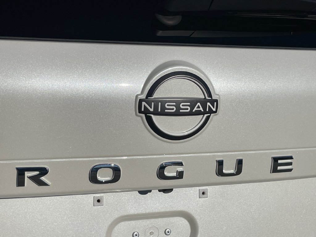 Used 2023 Nissan Rogue SV AWD/4WD image 17