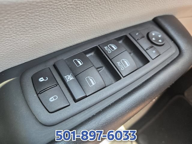Used 2022 Chrysler Voyager LX FWD image 33