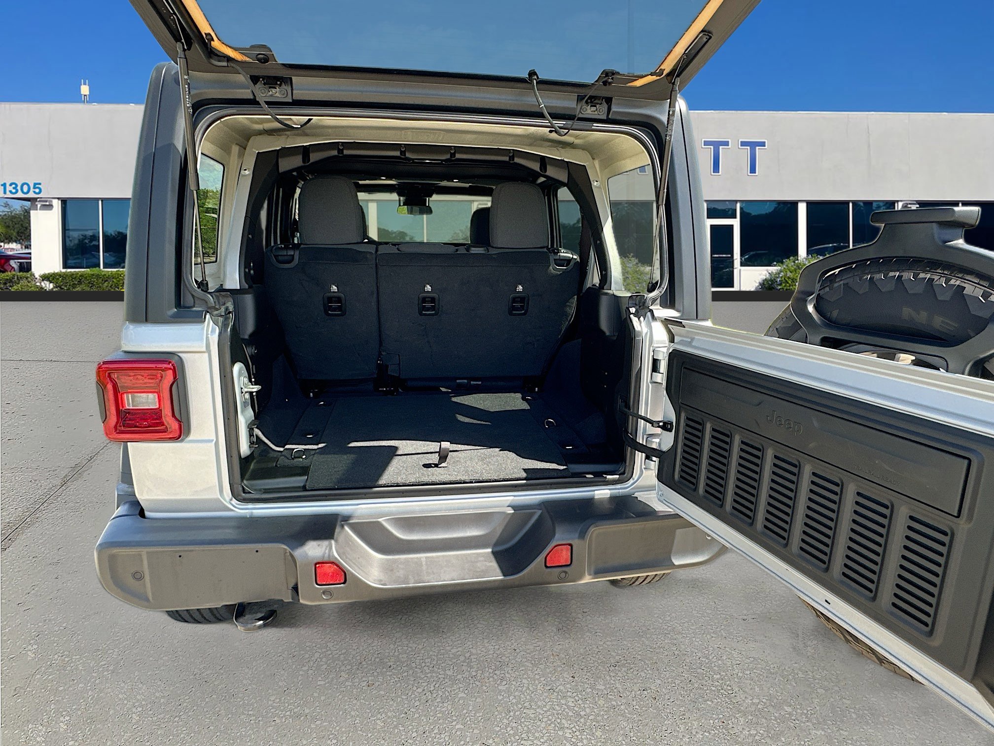 Used 2024 Jeep Wrangler Sport S AWD/4WD image 24