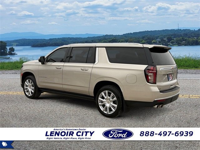 Used 2023 Chevrolet Suburban High Country image 3