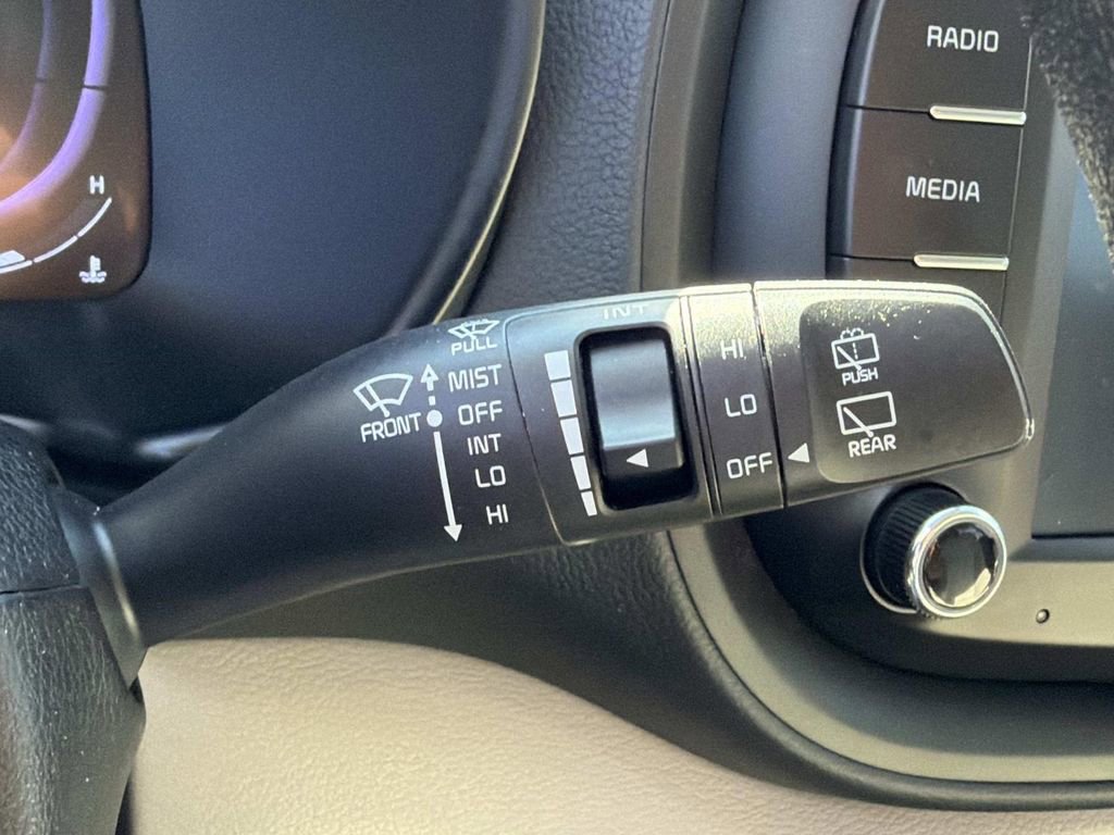 Used 2025 Kia Soul LX FWD image 27