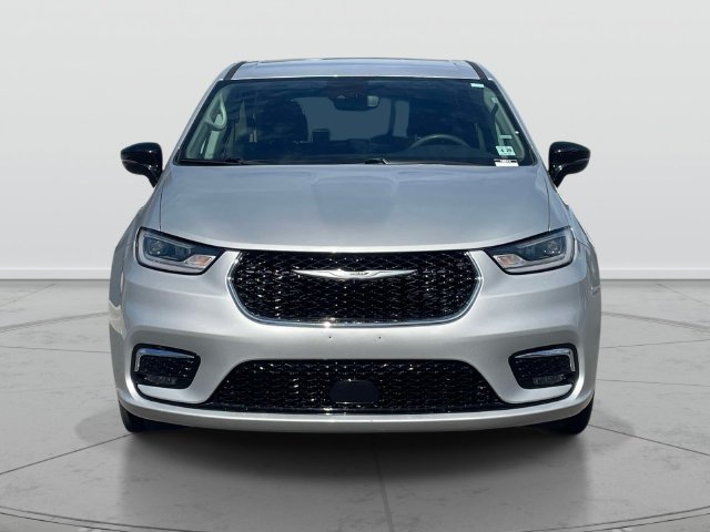 Used 2024 Chrysler Pacifica Touring-L FWD image 37