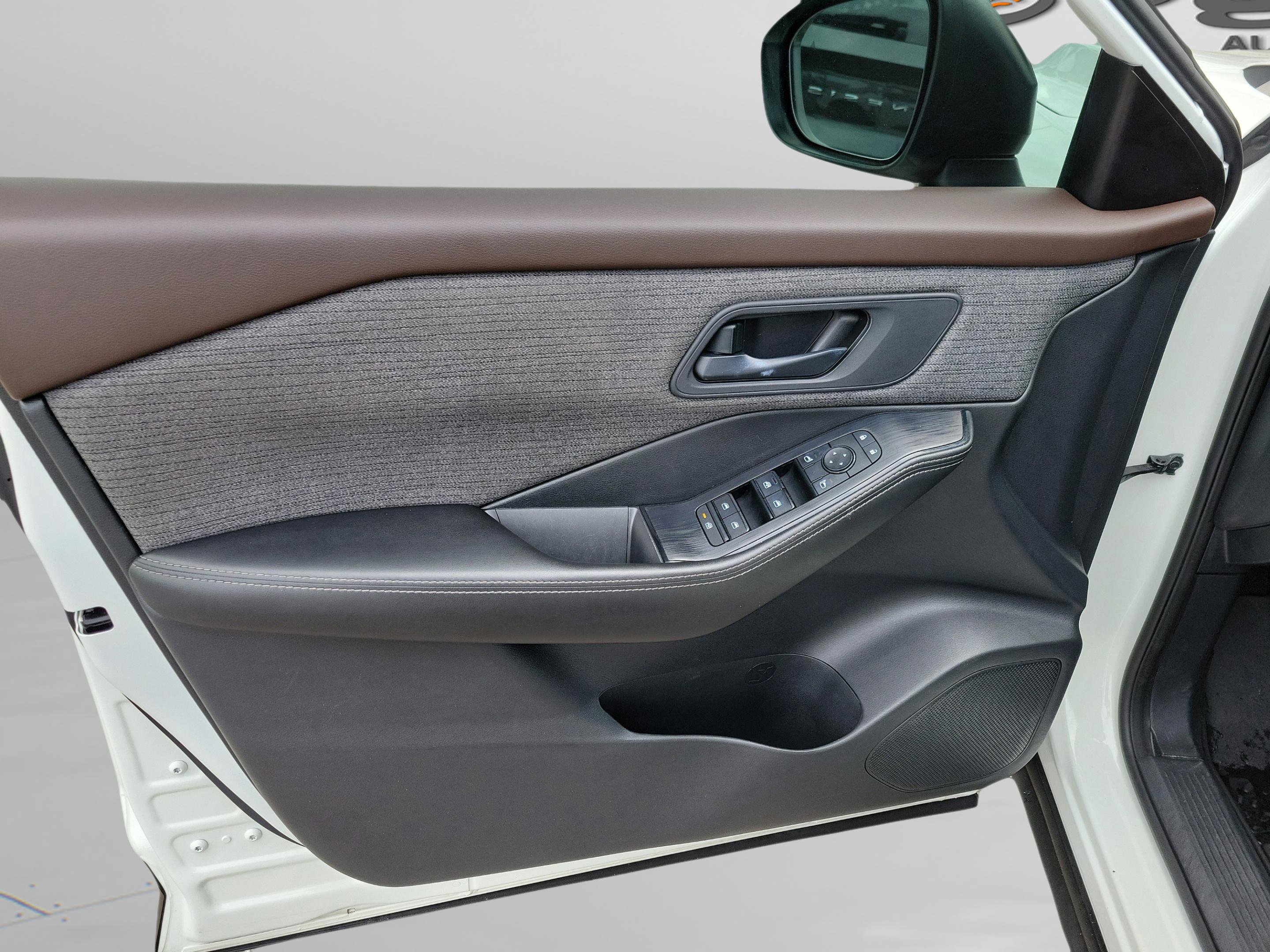 Used 2021 Nissan Rogue S image 27