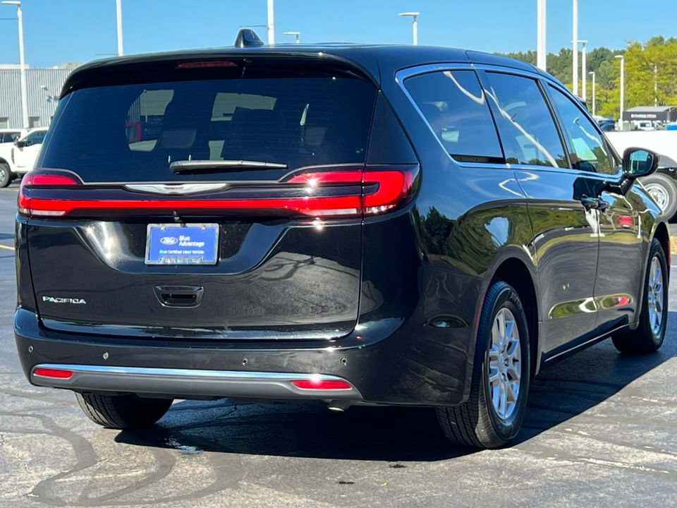 Used 2026 Chrysler Pacifica Select FWD image 10