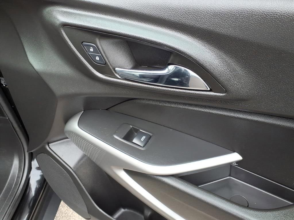 Used 2024 Chevrolet Trax LS w/ LS Convenience Package image 8