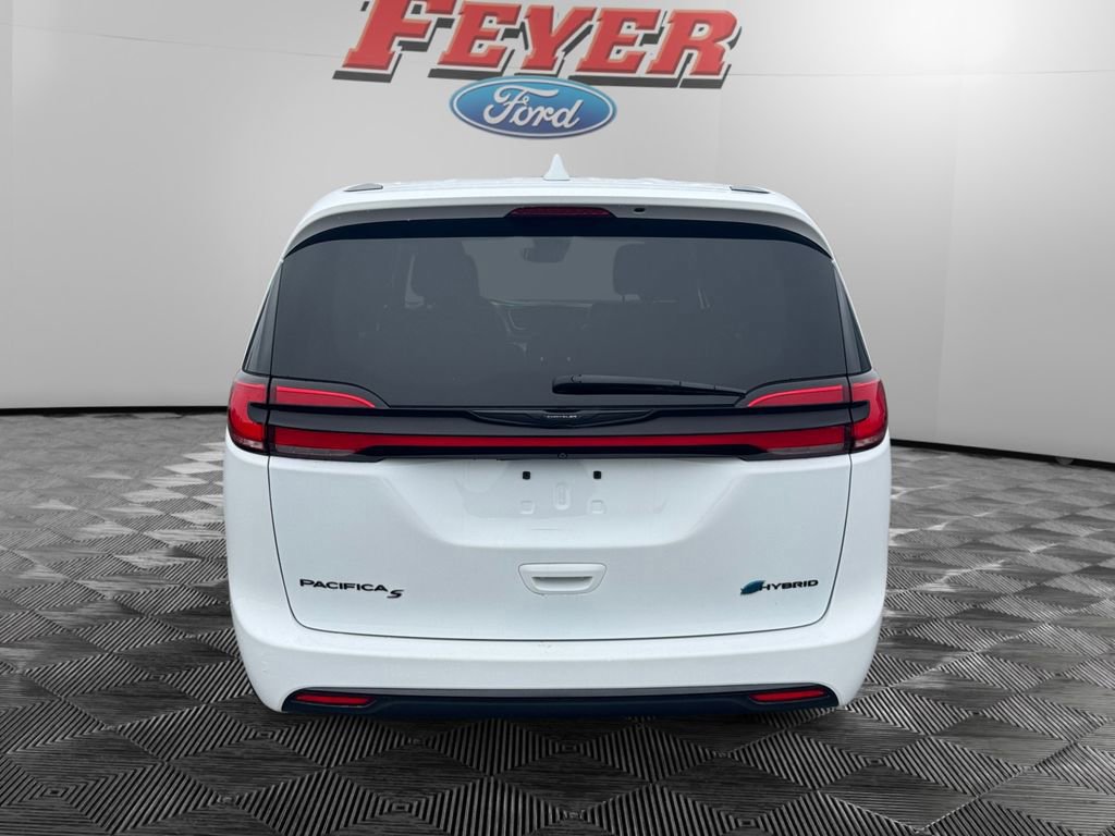 Used 2022 Chrysler Pacifica Touring-L w/ S Appearance Package image 3
