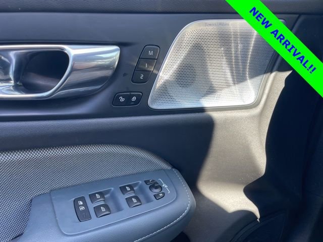 Used 2022 Volvo S60 B5 R-Design image 9