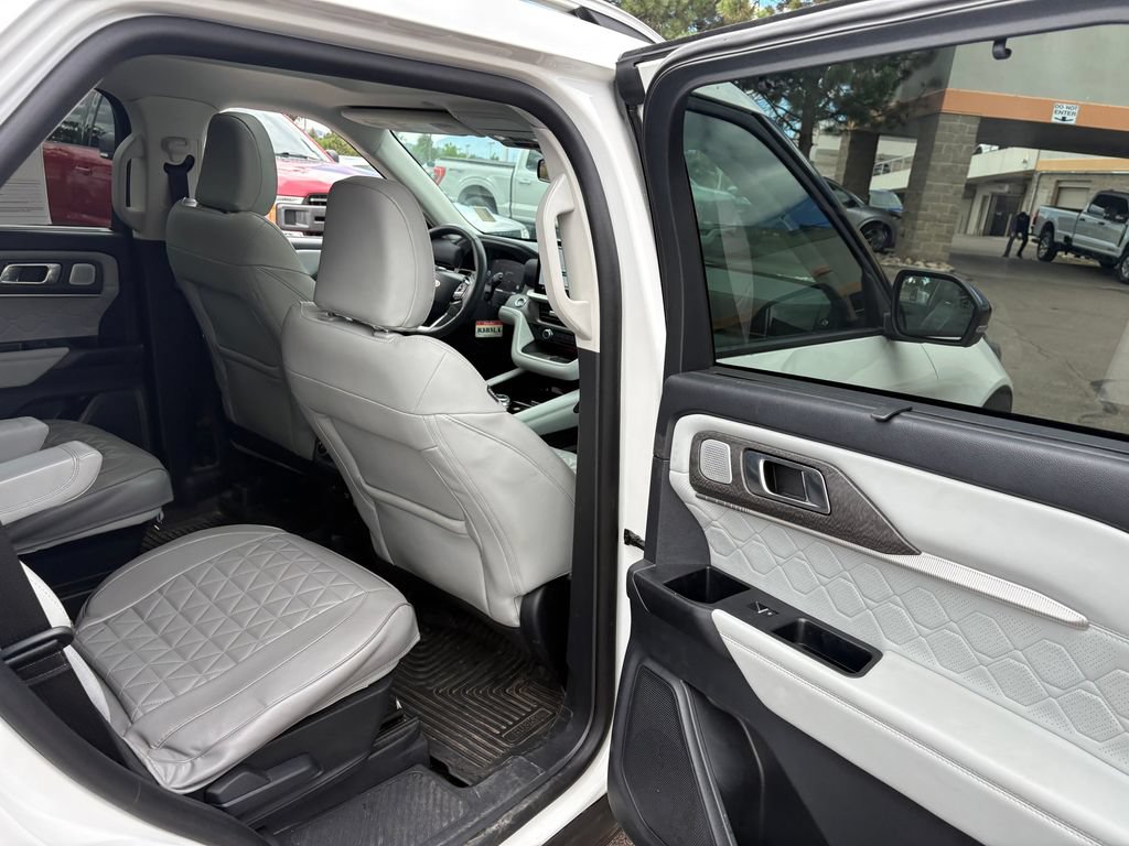 Certified 2025 Ford Explorer Platinum w/ Ultimate Package AWD/4WD image 30