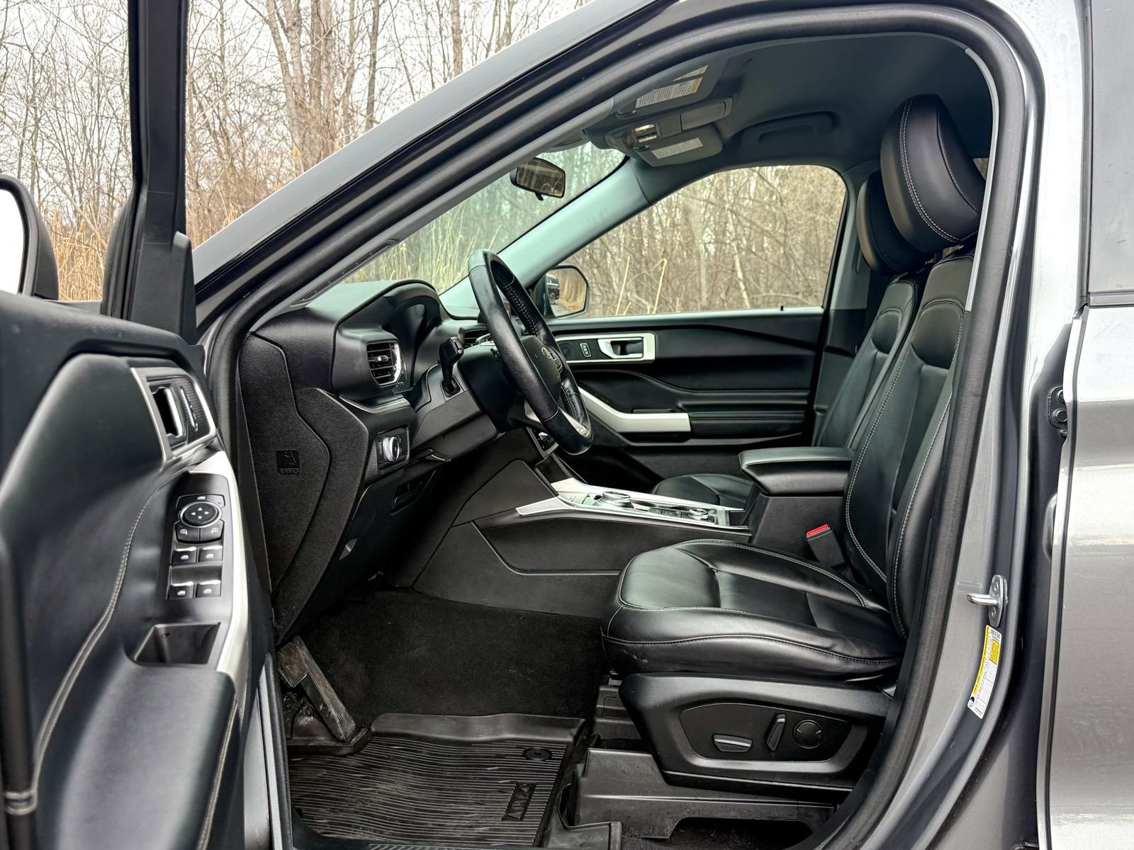 Certified 2022 Ford Explorer XLT w/ Equipment Group 202A image 19