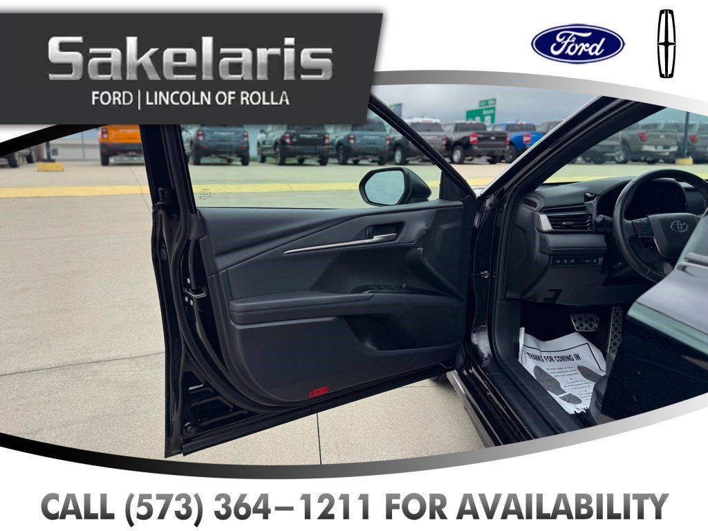 Used 2025 Toyota Camry SE FWD image 10