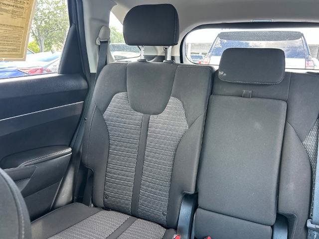 Used 2023 Kia Sorento LX FWD image 12
