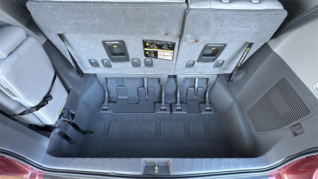 Used 2020 Toyota Sienna XLE w/ XLE Navigation Package image 25