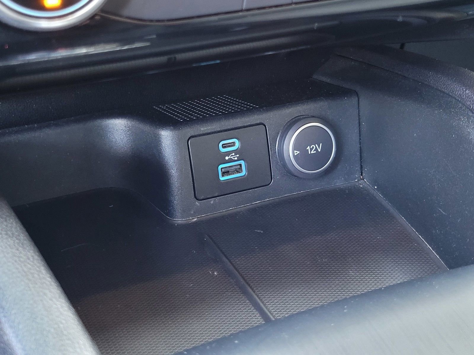 Certified 2021 Ford Escape SE w/ SE Sport Appearance Package FWD image 24