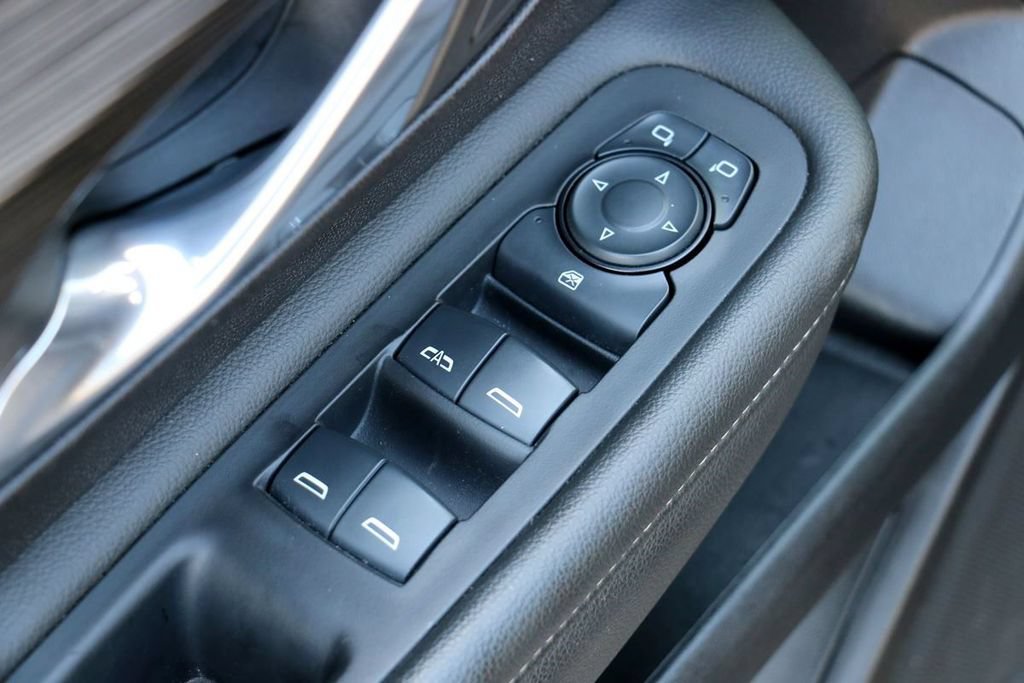 Used 2024 GMC Terrain SLE AWD/4WD image 17