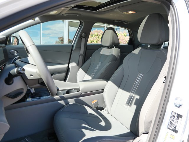 Used 2025 Hyundai Elantra SEL FWD image 10