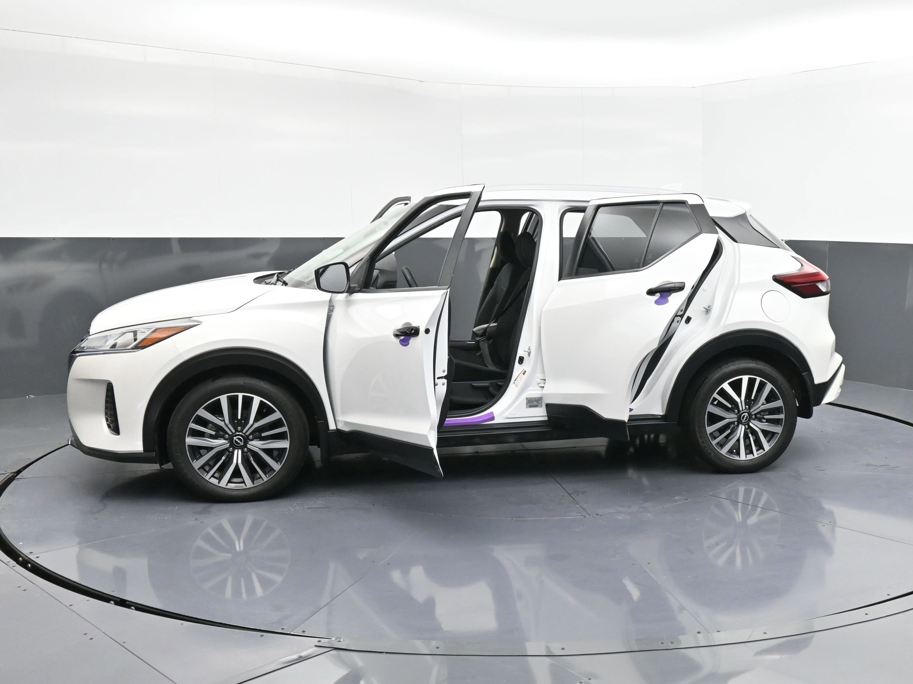Used 2022 Nissan Kicks SV image 37