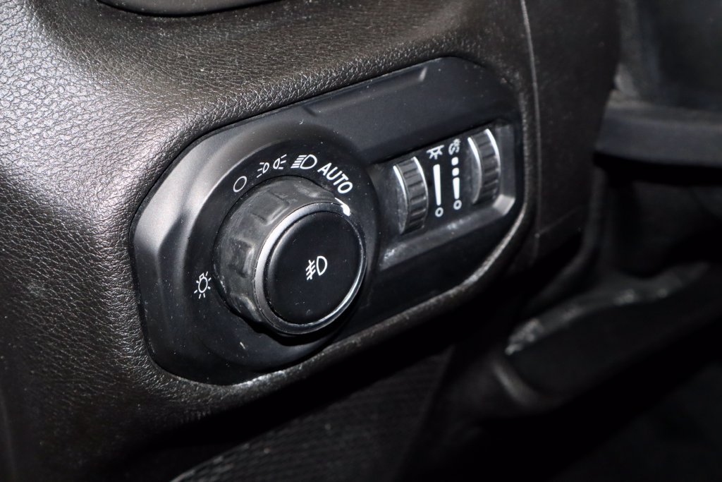 Used 2020 Jeep Wrangler Unlimited Sahara AWD/4WD image 27