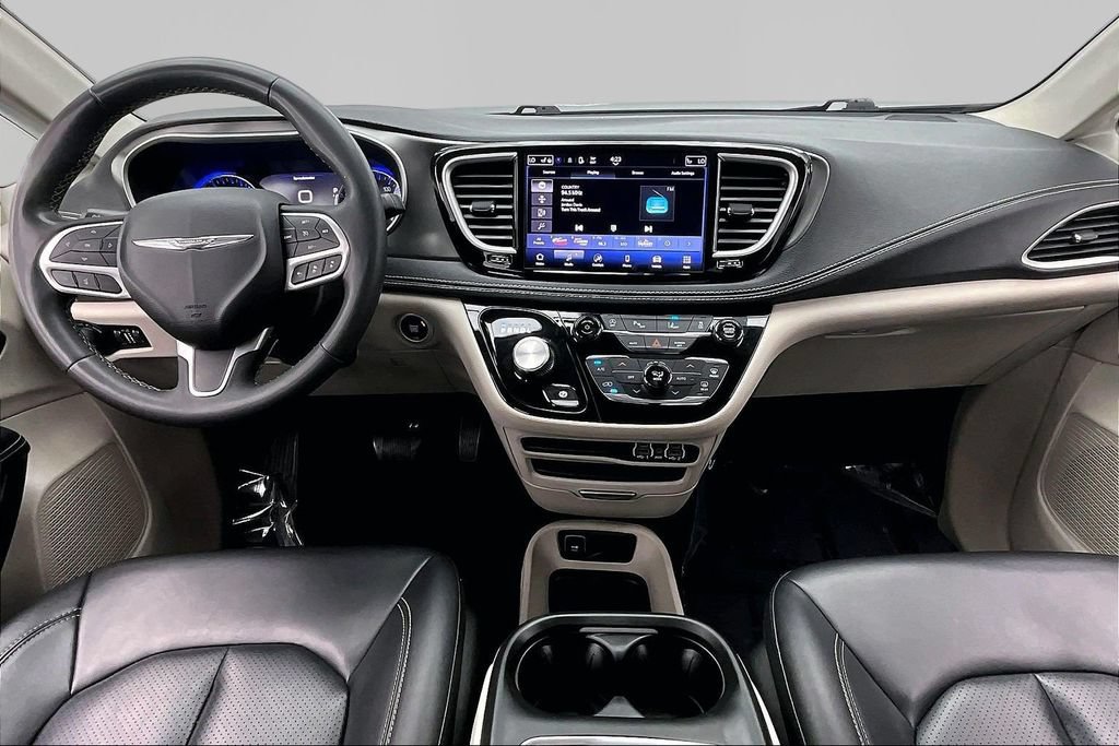 Used 2023 Chrysler Pacifica Touring-L FWD image 16