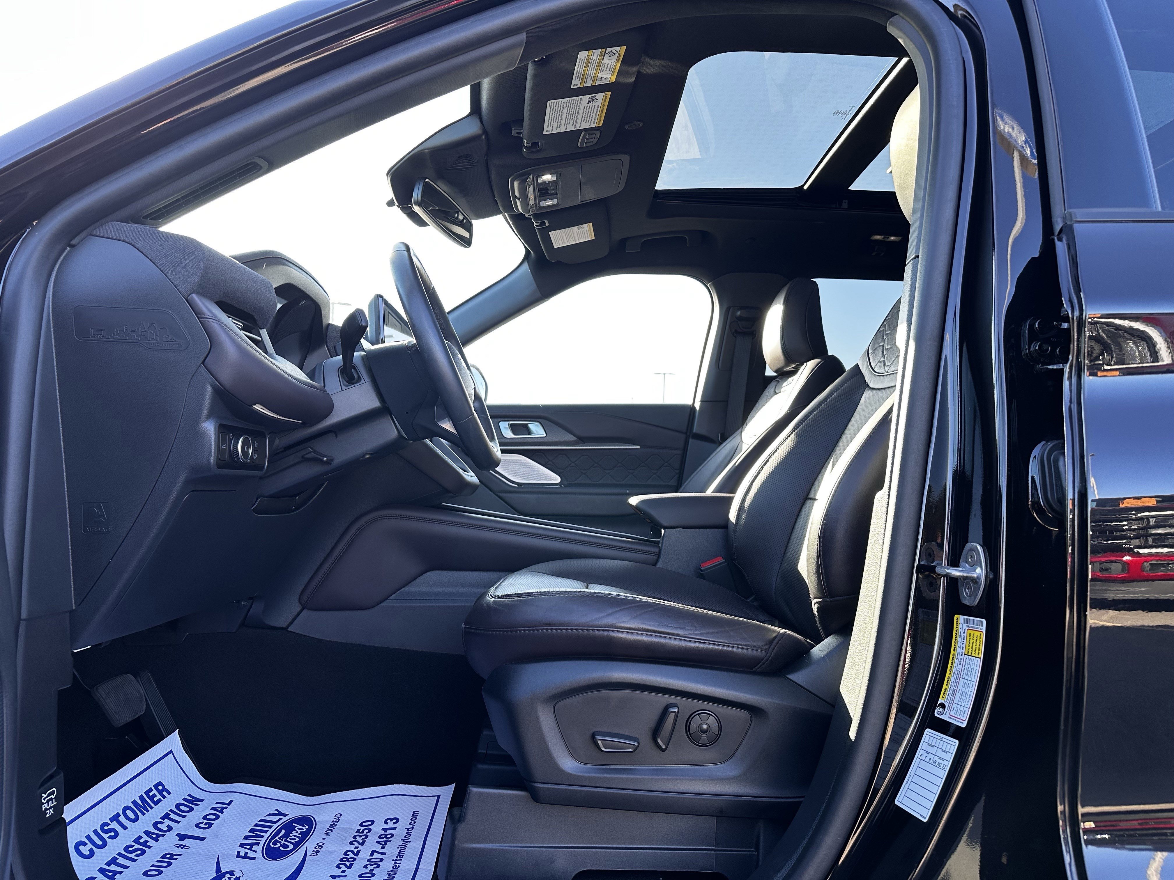 Certified 2025 Ford Explorer Platinum w/ LUX Leather Package image 18