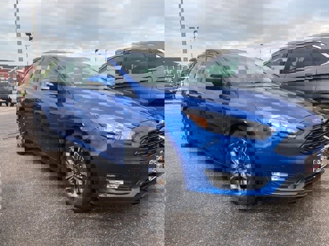 Certified 2018 Ford Focus SE w/ SE Appearance Package image 3