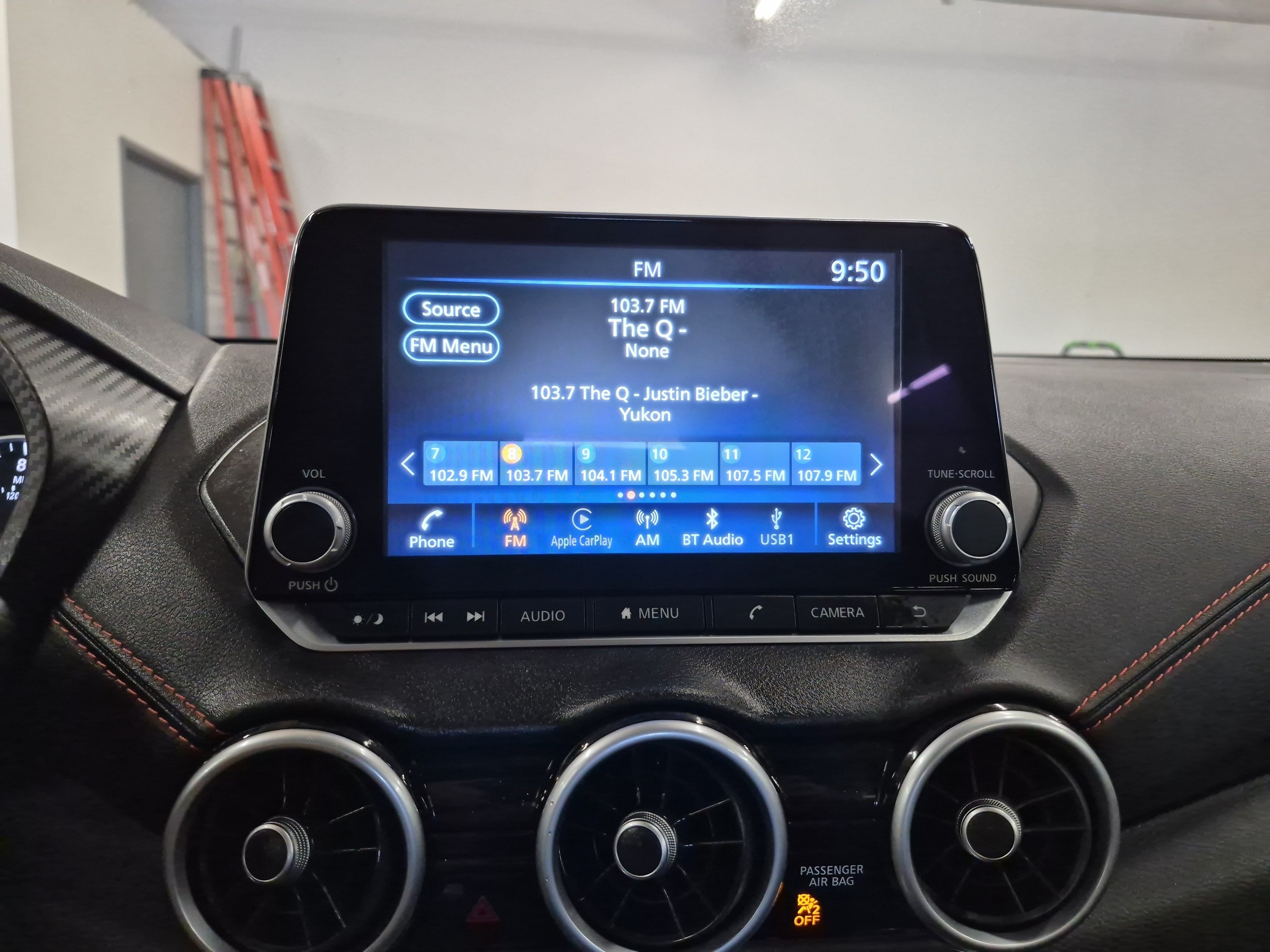 Used 2025 Nissan Sentra SR FWD image 30