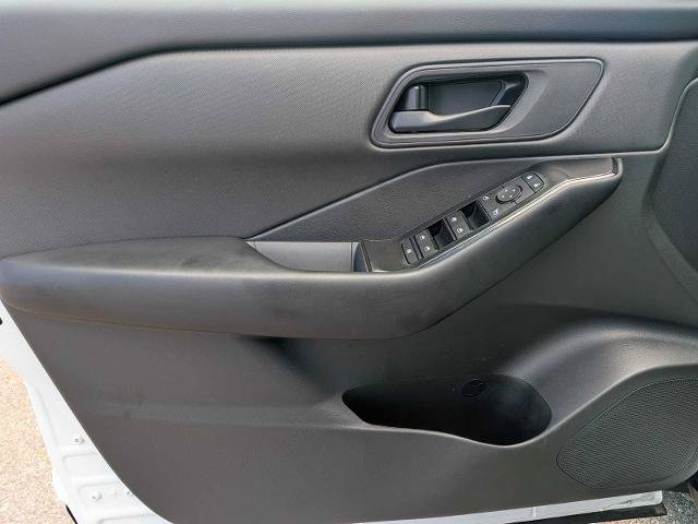Used 2025 Nissan Rogue S AWD/4WD image 15