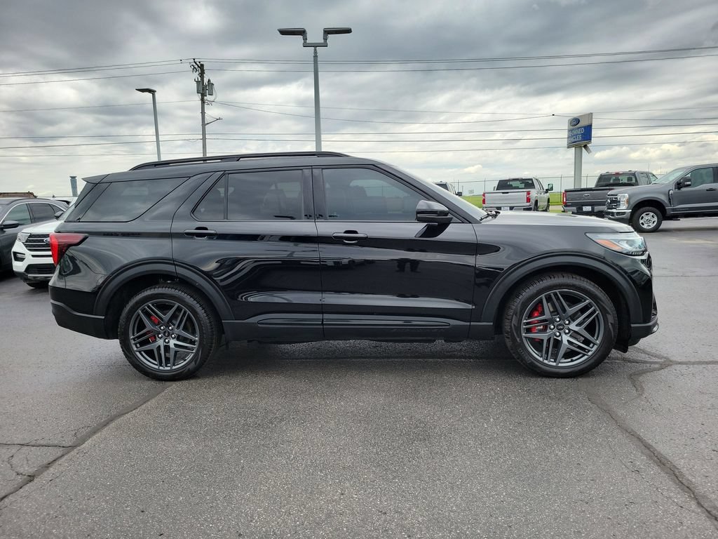 Certified 2025 Ford Explorer ST AWD/4WD image 3